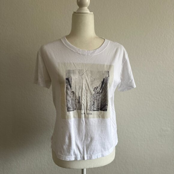 🤍 Abercrombie & Fitch - Short Sleeve New York Skimming Tee🤍 - Picture 2 of 7